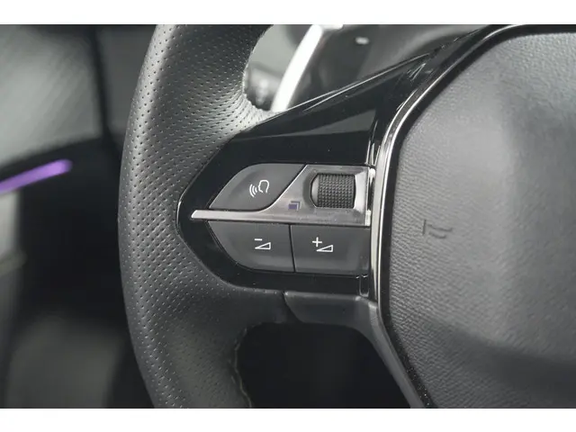 Peugeot 2008 PureTech 130 EAT8 GT 2024 Benzine 37