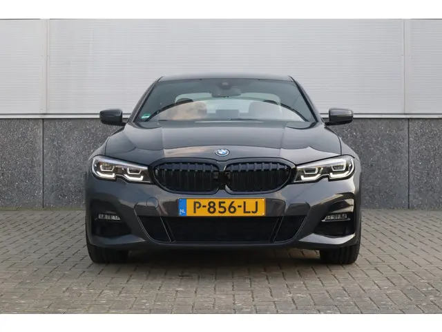 BMW 3 Serie 320e M-Sport 2022 Hybride Benzine 7