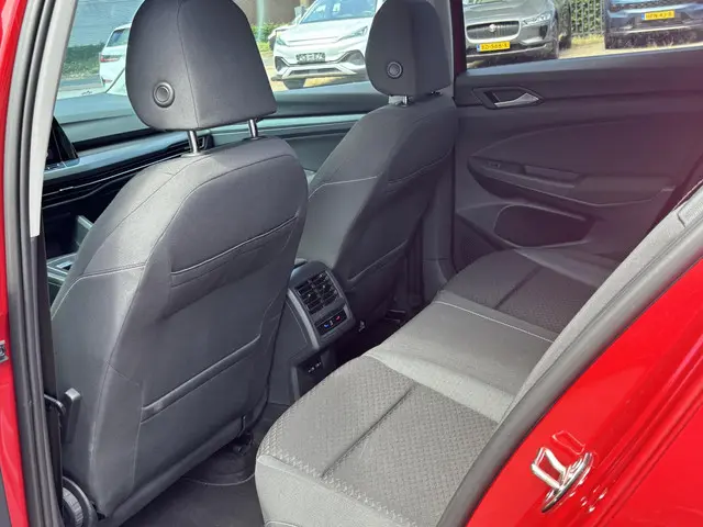 Volkswagen Golf 1.0 eTSI Life 2021 Benzine 8