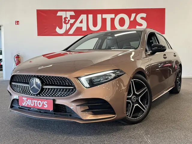 Mercedes-Benz A-Klasse 200 AMG-LINE 2021 Benzine