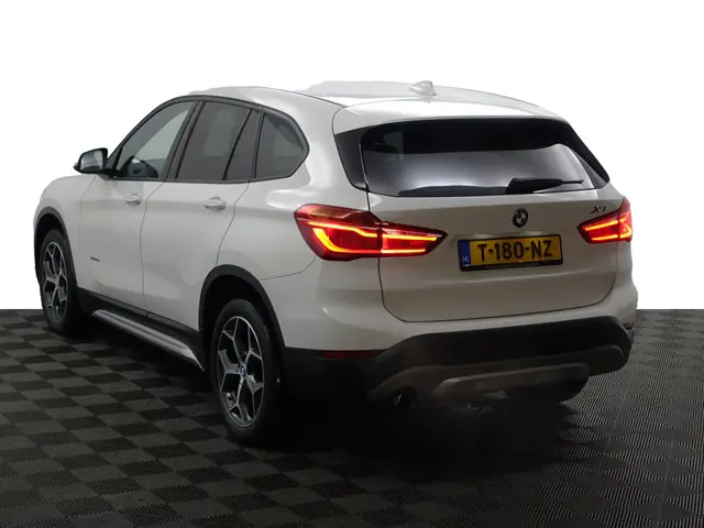 BMW X1 sDrive18i High Executive Aut- 2017 Benzine 5