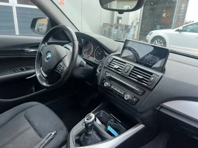 BMW 1 Serie 114i Business+ | Navi + Airco 2012 Benzine 3