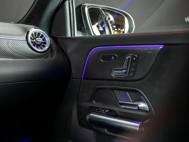 Mercedes-Benz GLA 250 e AMG Line 2024 Hybride Benzine 14