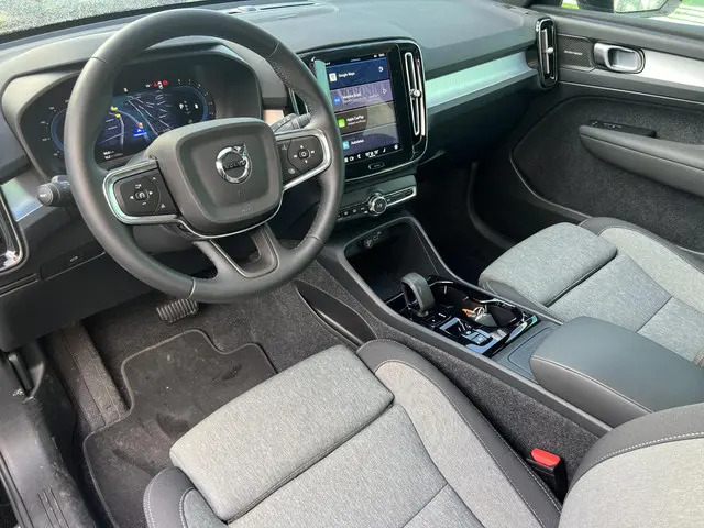 Volvo XC40 2.0 B4 Plus Dark 2025 Benzine 2