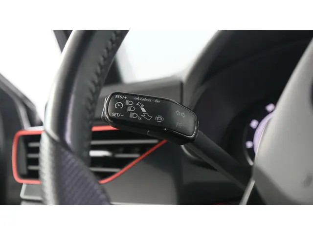 Škoda Scala 1.0 TSI 110pk Sport Business 2023 Benzine 24