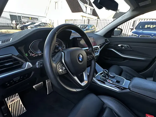 BMW 3 Serie 330e Sport Edition 2019 Hybride Benzine 24