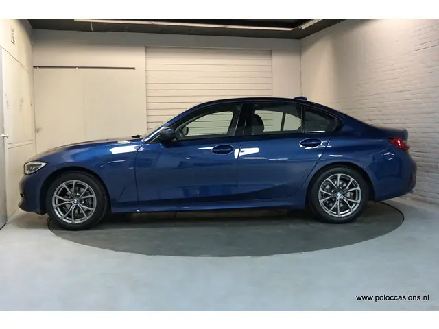 BMW 3 Serie 318i 2021 Benzine 2