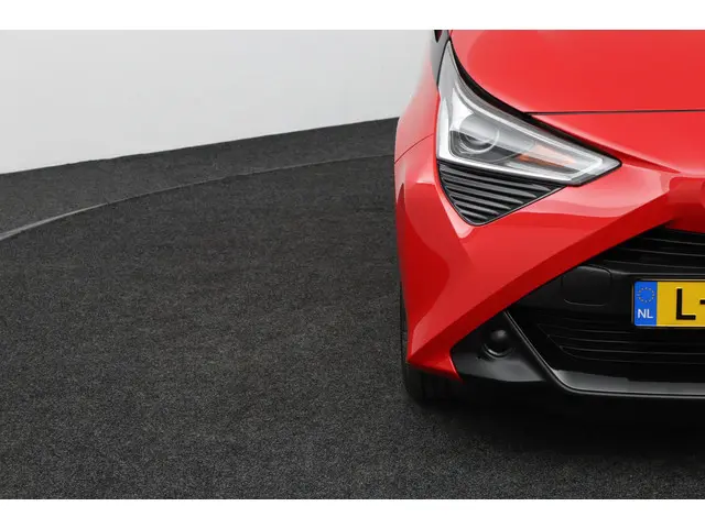 Toyota Aygo 1.0 VVT-i x-play 2021 Benzine 34