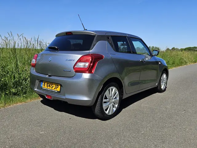 Suzuki Swift 1.2 Select Smart Hybrid 2021 Benzine 3
