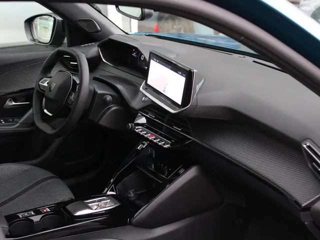 Peugeot 2008 1.2 Hybrid 145 Allure 2026 Hybride Benzine 13