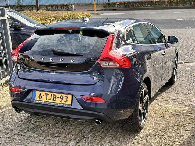 Volvo V40 3