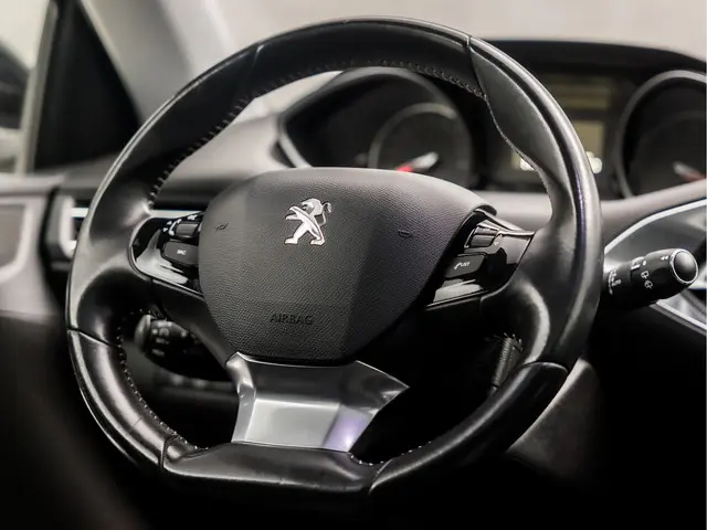 Peugeot 308 SW 1.2 PureTech Premium Sport 2015 Benzine 20