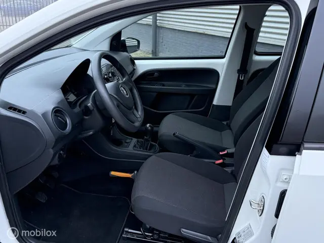 Volkswagen up! 1.0 BMT move up! AIRCO 2017 Benzine 9