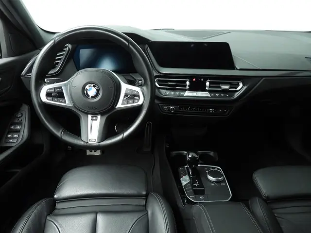 BMW 1 Serie 5-deurs 118i 2022 Benzine 10