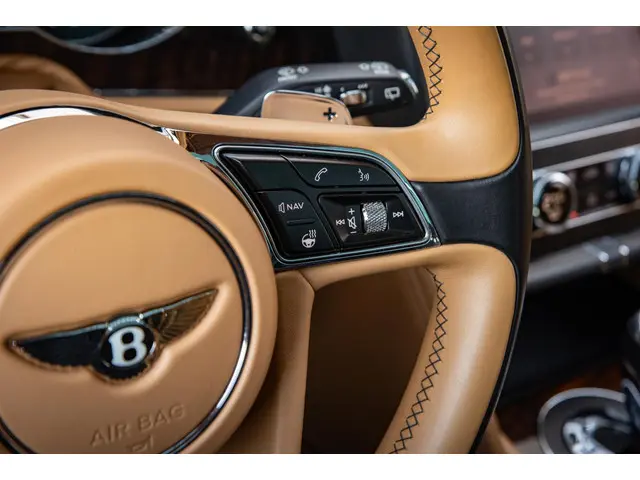 Bentley Bentayga 6.0 W12 black on black 2016 Benzine 26