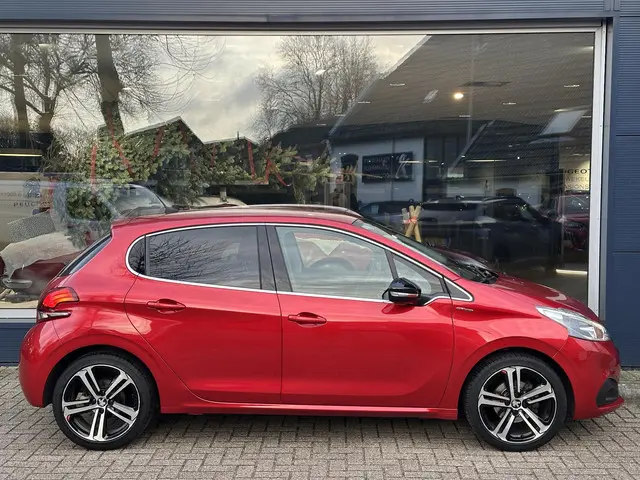 Peugeot 208 1.2 Turbo 110 PK GT-Line 2019 Benzine 9