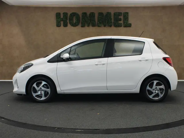 Toyota Yaris 1.5 Hybrid Aspiration 2015 Hybride Benzine 9