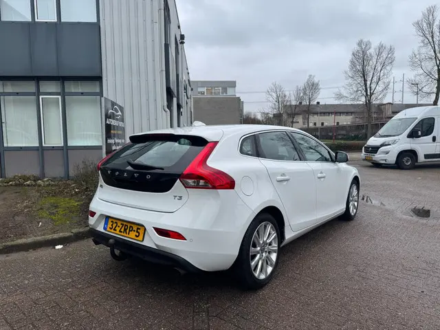 Volvo V40 1.6 T3 Momentum 2013 Benzine 4
