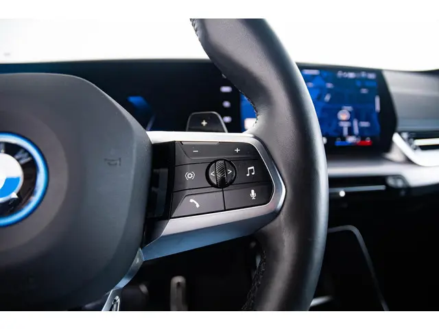 BMW X1 xDrive25e 2024 Hybride Benzine 56