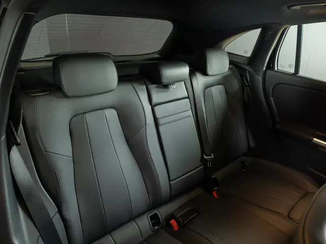 Mercedes-Benz EQA 250 Luxury Line 2024 Elektrisch 32