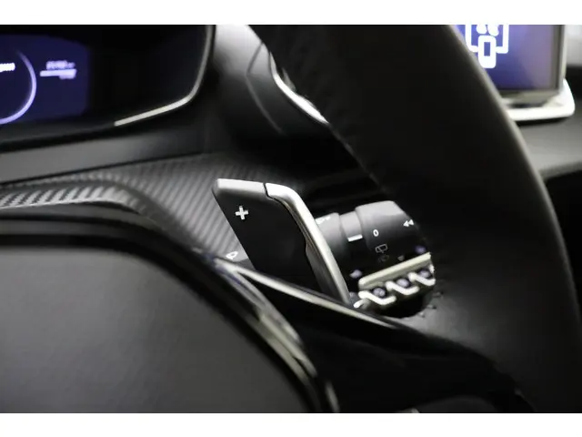 Peugeot 208 Hybrid 100 e-DCS6 Allure 2024 Benzine 30