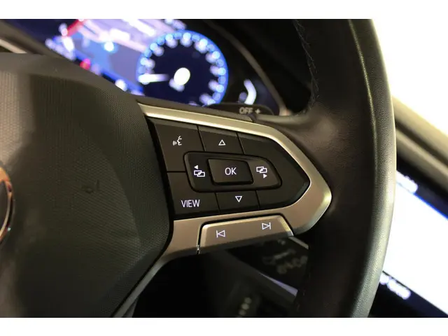 Volkswagen Polo 1.0 TSI Business PANO | IQ 2024 Benzine 33