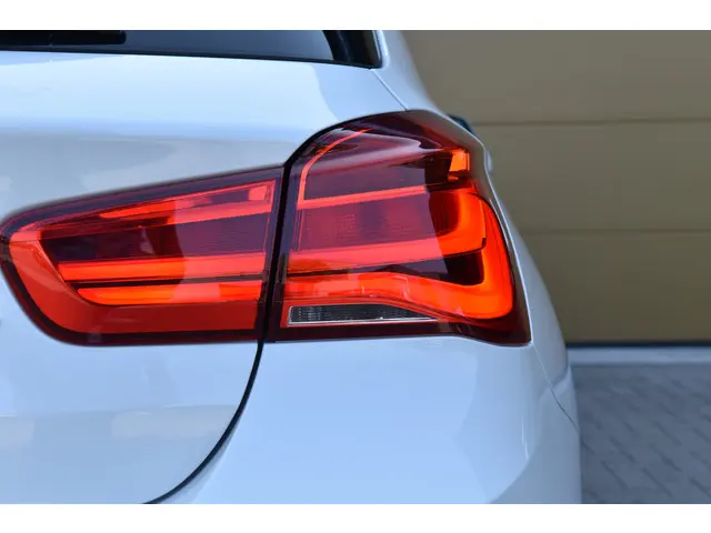 BMW 1 Serie 118i Executive 2018 Benzine 7