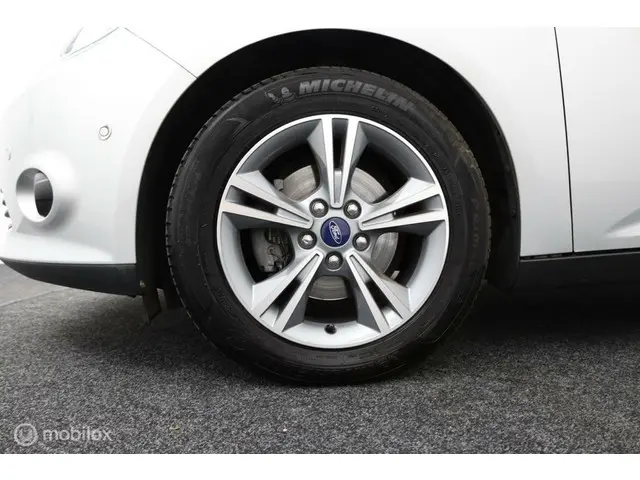 Ford Focus Wagon 1.0 EcoBoost Edition 2013 Benzine 25
