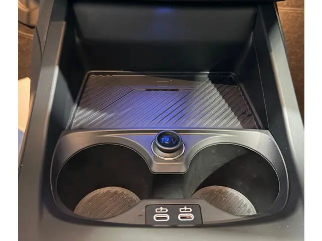 BMW 1 Serie 120 M Sport Design Edition 2024 Benzine 24