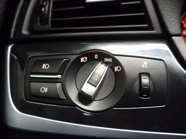 BMW 5 Serie F10 520i High Exe M Sport Aut- 2013 Benzine 22
