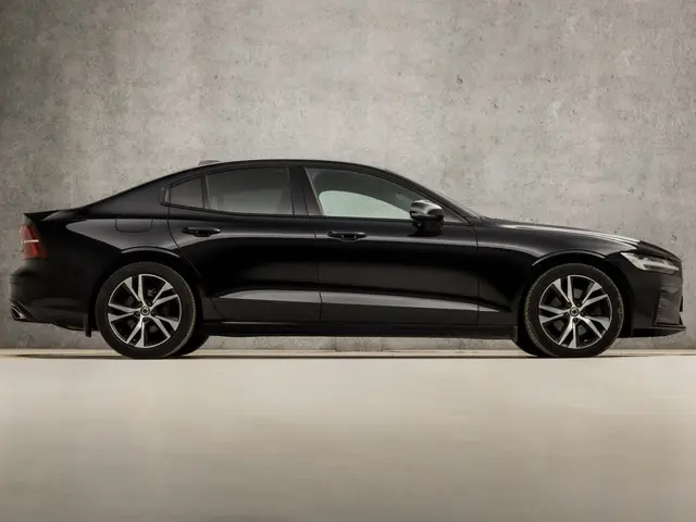 Volvo S60 2.0 T4 R-Design 2020 Benzine 4