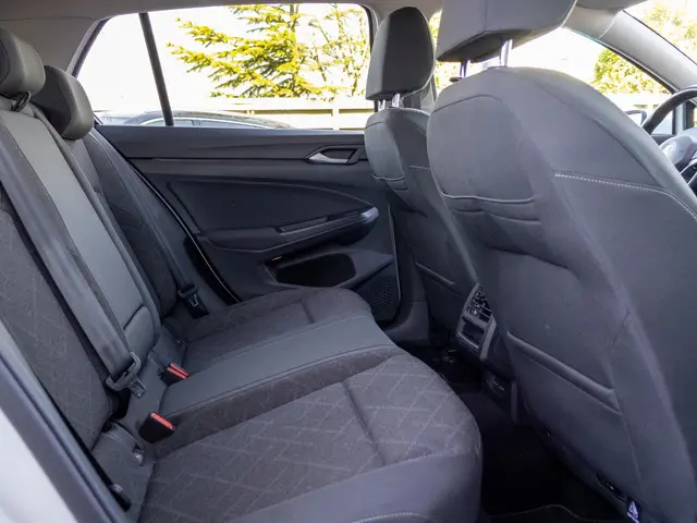 Volkswagen Golf 1.5 TSI Life 2020 Benzine 14