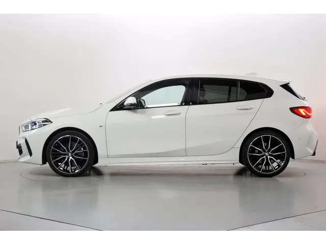 BMW 1 Serie 120iA M-Sport+ 2023 Benzine 20