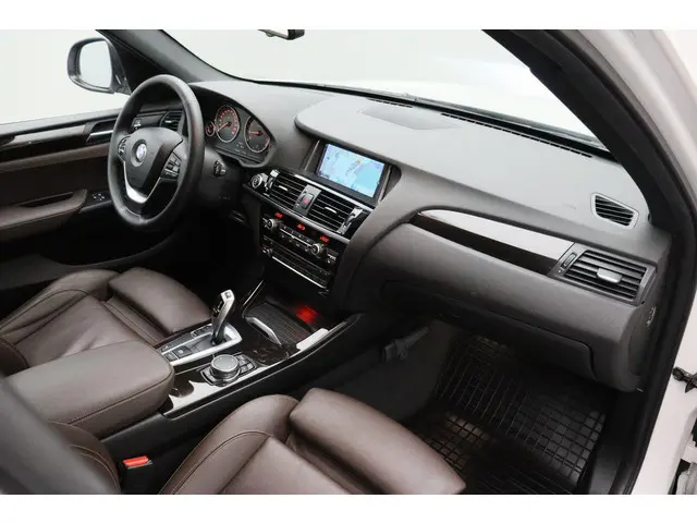 BMW X3 sDrive20i High Executive 2016 Benzine 14