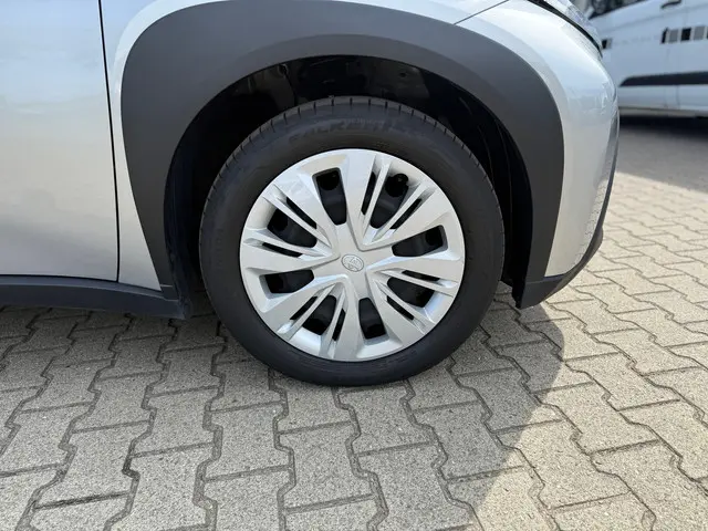 Toyota Aygo X 1.0 VVT-i S-CVT Play Automaat 2024 Benzine 8