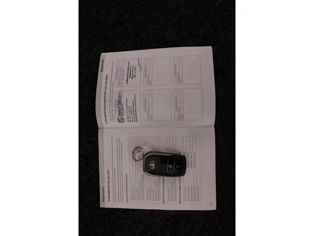 Toyota C-HR 1.8 Hybrid 140 Active 2024 Hybride Benzine 9