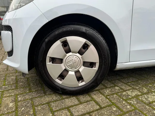 Volkswagen up! 1.0 take up! BlueMotion 2012 Benzine 12