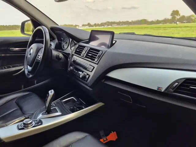 BMW 1 Serie 116i High Executive 2013 Benzine 11