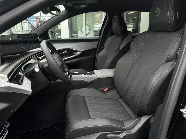 Peugeot 3008 1.2 Hybrid 145 GT 2026 Hybride Benzine 10