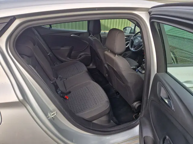 Opel Astra 1.6 CDTI Innovation 2018 Diesel 14