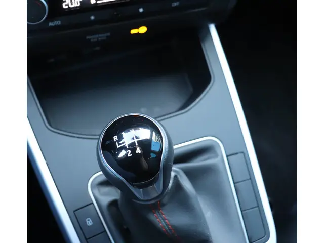 SEAT Arona 1.0 TSI FR Business Connect 2024 Benzine 10