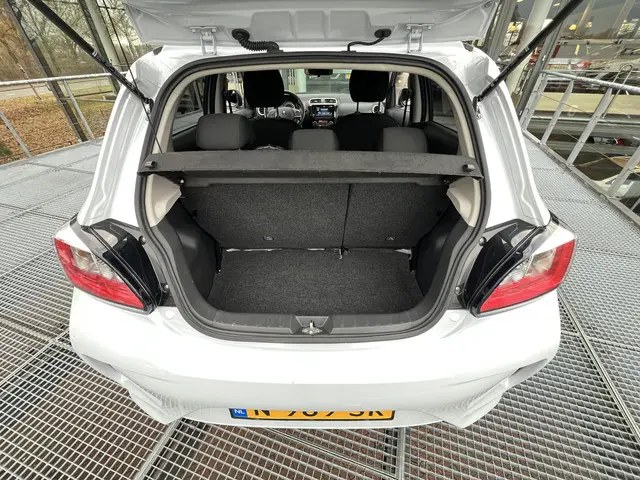 Mitsubishi Space Star 1.2 Intense 2021 Benzine 9