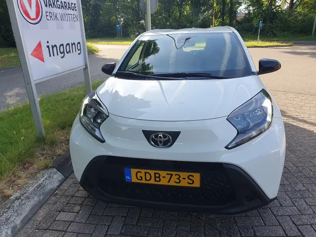 Toyota Aygo X 1.0 VVT-i MT play 2024 Benzine 3