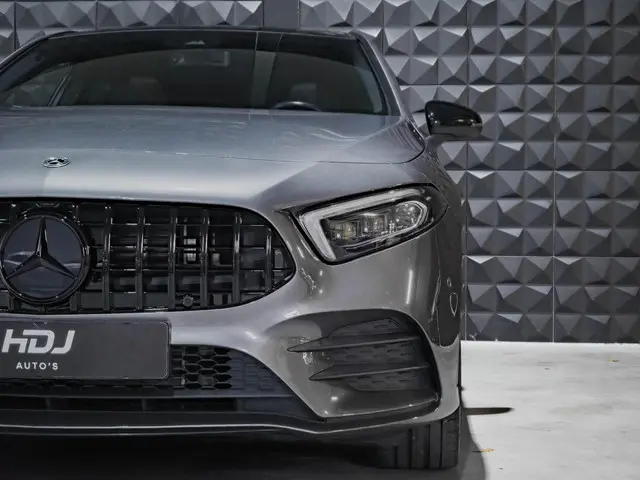 Mercedes-Benz A-Klasse 250 e AMG 2022 Hybride Benzine 24