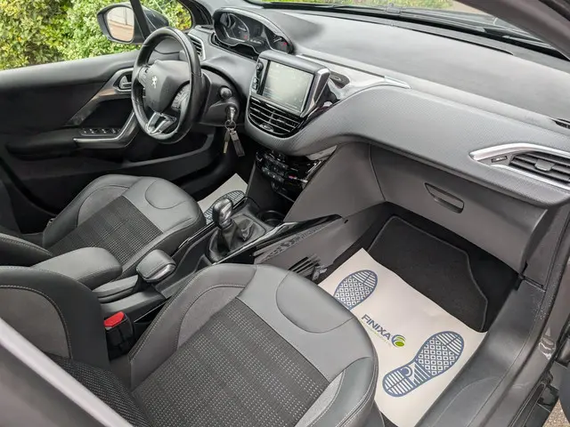 Peugeot 2008 1.2 PureTech Allure 2018 Benzine 19