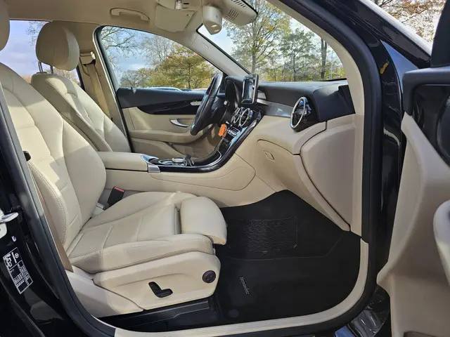 Mercedes-Benz GLC 250 4MATIC Prestige 2017 Benzine 32