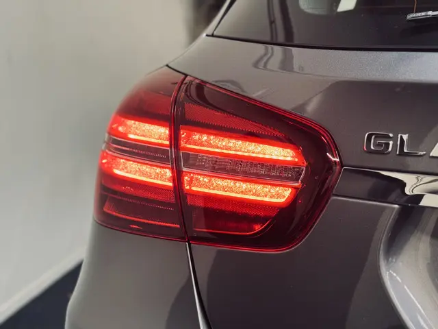 Mercedes-Benz GLA 180 AMG Line 2019 Benzine 32
