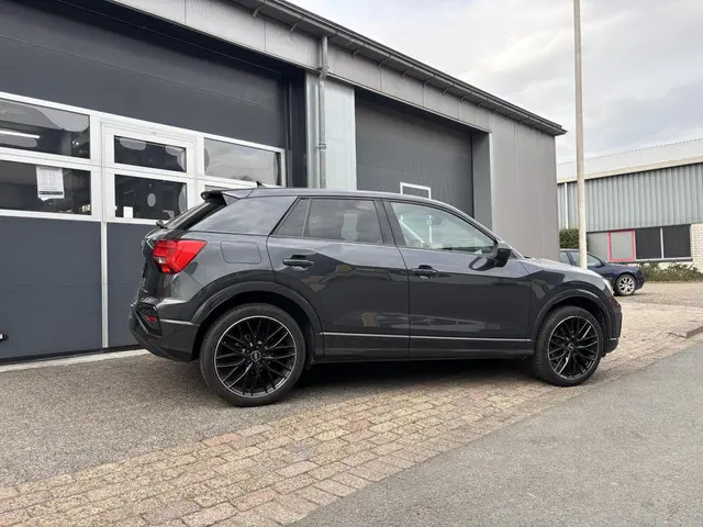 Audi Q2 3