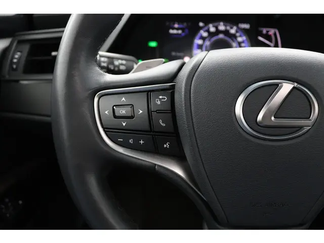 Lexus ES 300h Business Line 2023 Hybride Benzine 19