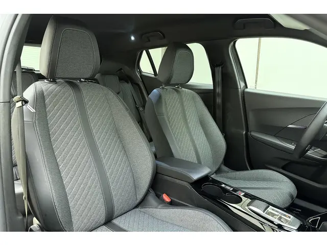 Peugeot 2008 1.2 Hybrid 136 Allure 2024 Hybride Benzine 13